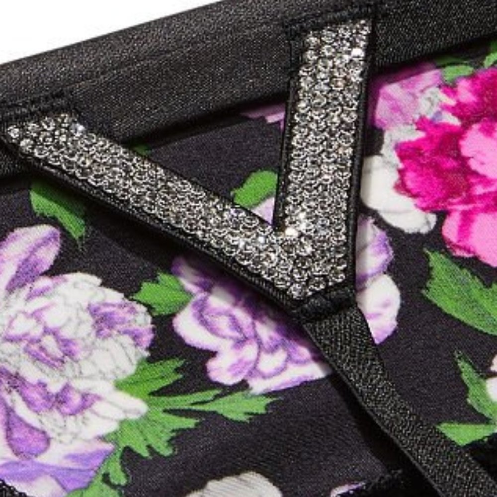 VS M Very Sexy Bombshell Shine V-String Panty Purple Black Floral Thong NWT - Picture 14 of 16